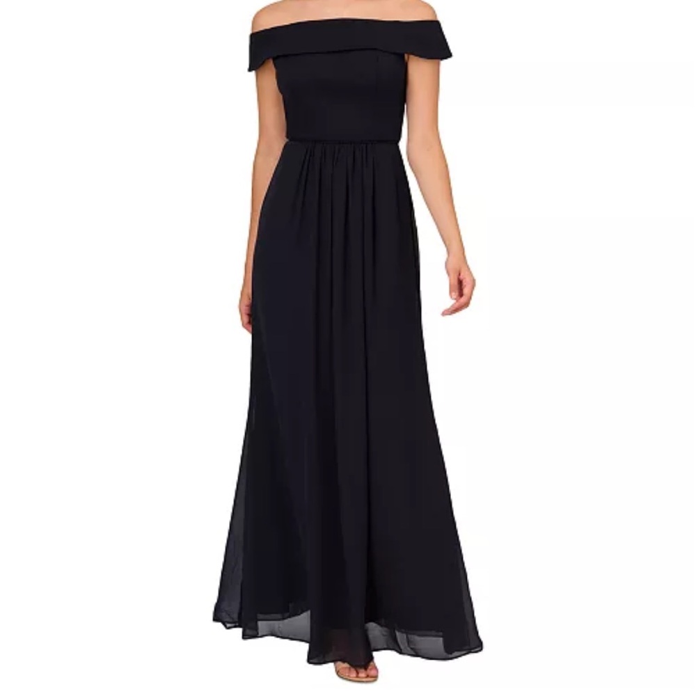 Beautiful gown with added off the shoulder supports for a flawless night